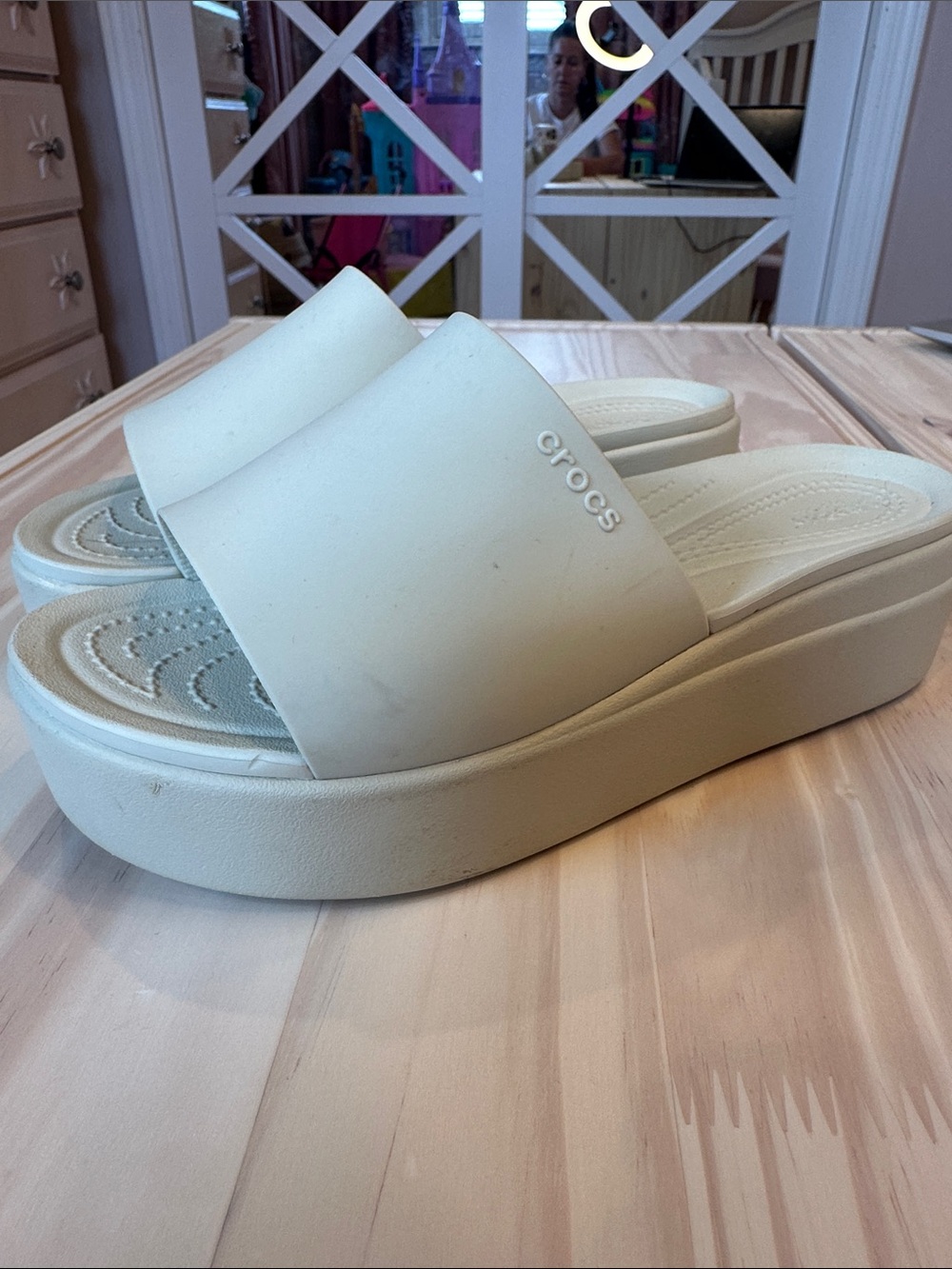 CROCS Women's Platform Slide Sandals in Cream LiteRide - Picture 3 of 4